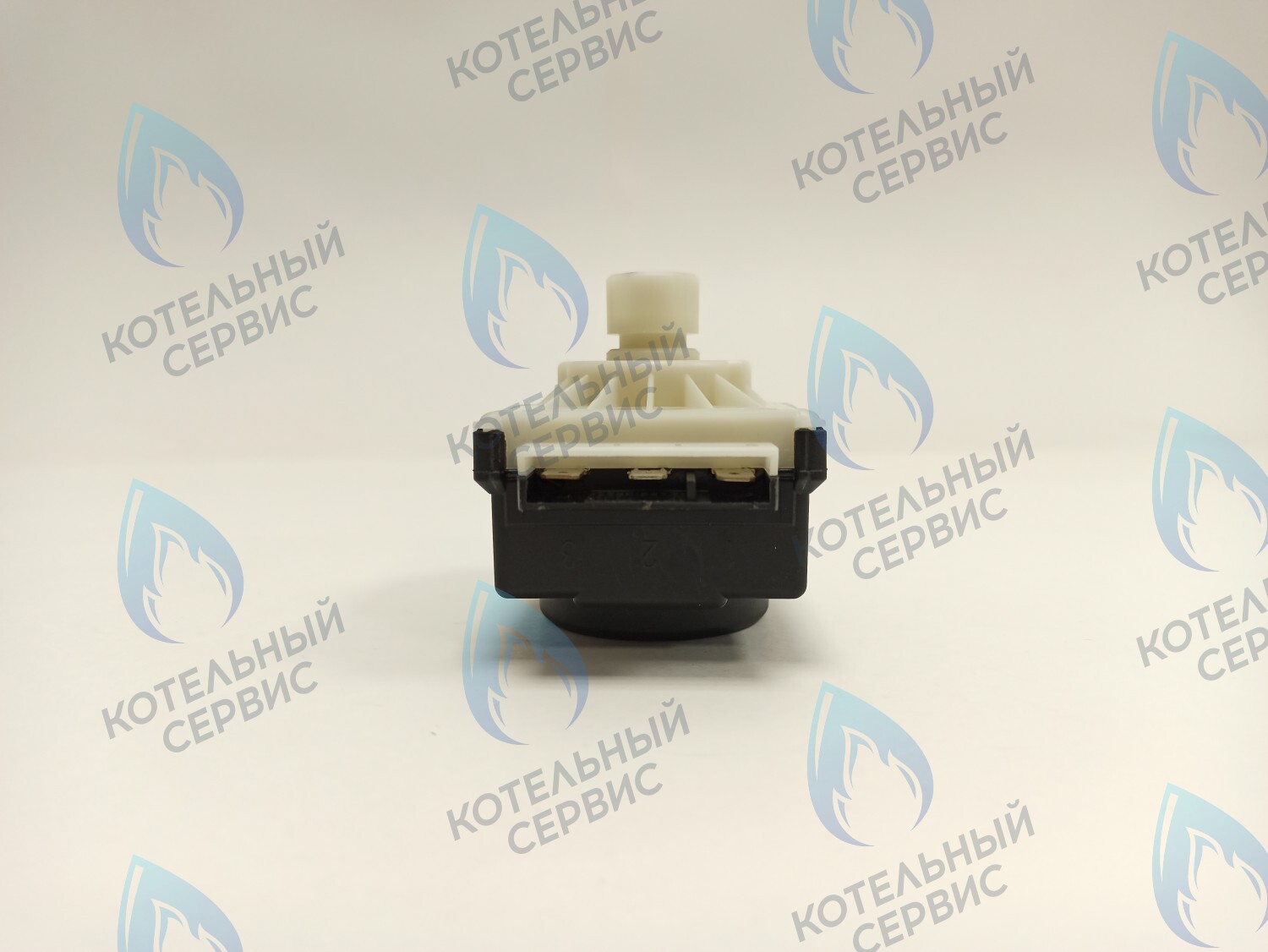 GM002 Сервопривод (мотор) трехходового клапана ARISTON (61302483-01) 10мм 220/240v (E) BAXI (5647340, 5694580, 5694581, 200025379, YYY56945811P, YYY005694581), CHAFFOTEAUX (61302483-01) в Барнауле